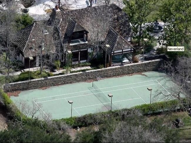 Here's abandoned Neverland ranch recent photos -10