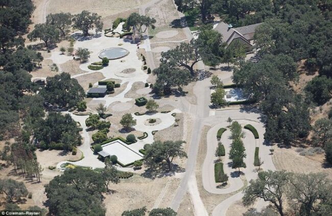 Here's abandoned Neverland ranch recent photos -5