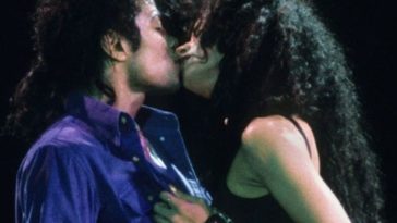 Michael Jackson kiss during bad tour